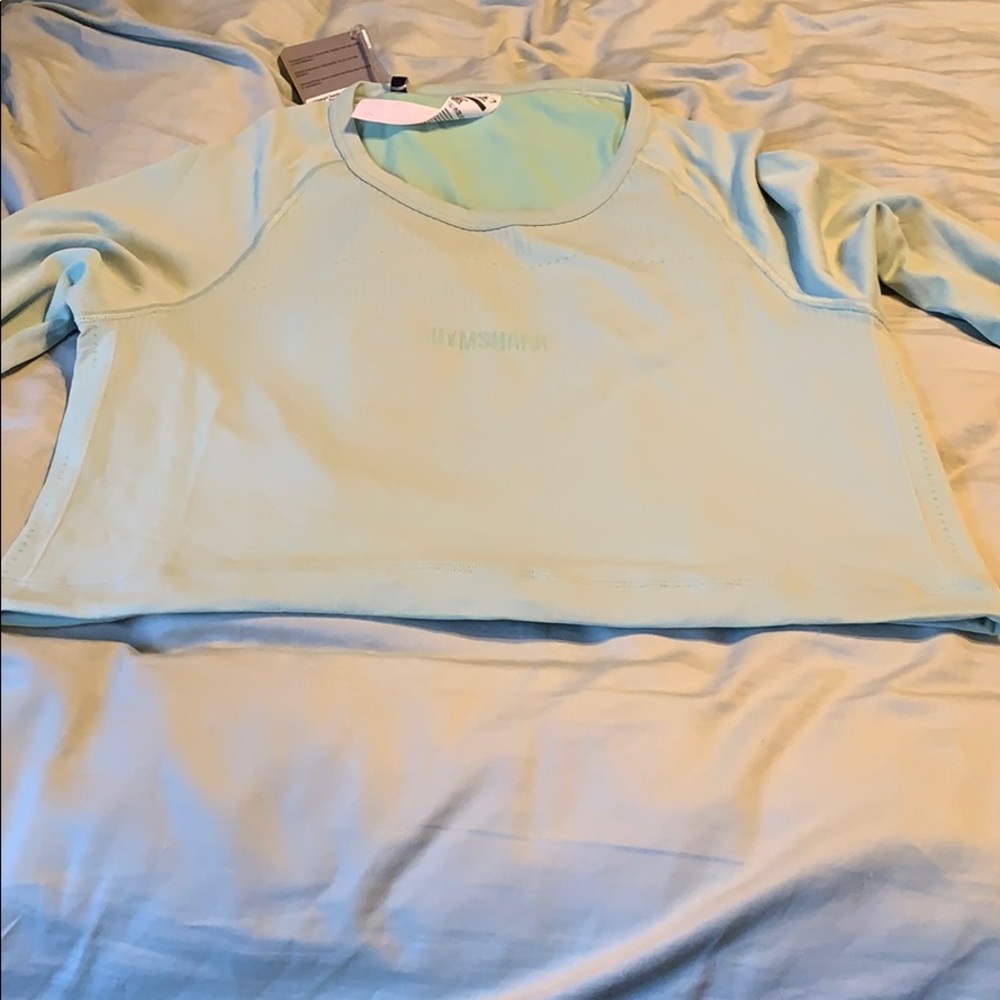 Gymshark cropped long sleeved shirt.